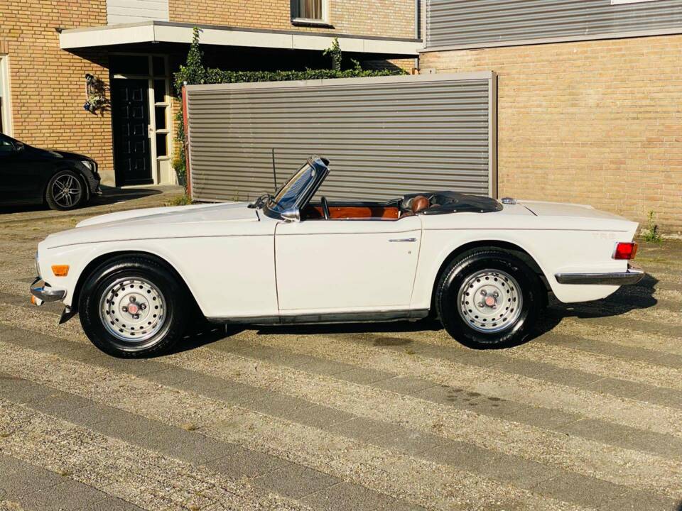 Image 34/50 of Triumph TR 6 (1976)