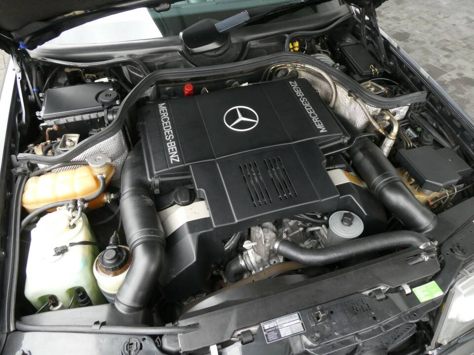 Image 15/21 of Mercedes-Benz 500 E (1992)