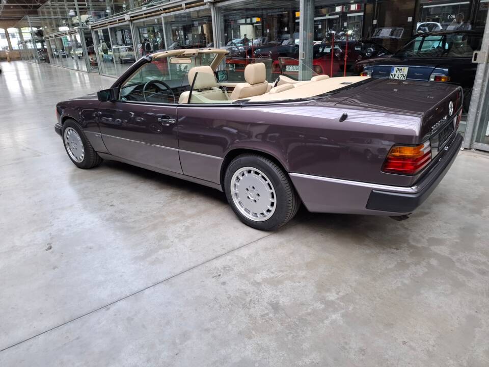 Image 41/42 of Mercedes-Benz 300 CE-24 (1993)