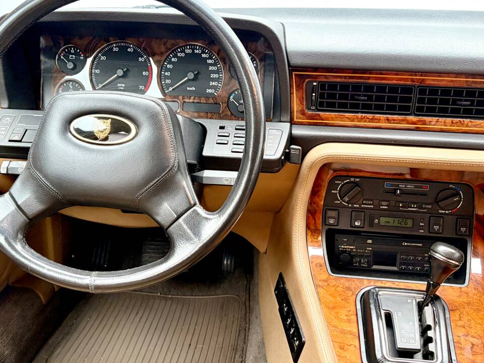 Afbeelding 9/17 van Jaguar XJ 6 4.0 (1990)