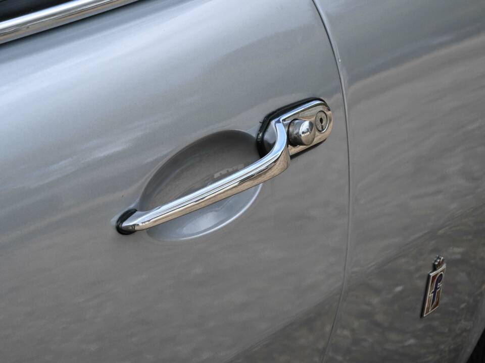 Image 19/50 of Peugeot 504 Coupé (1973)