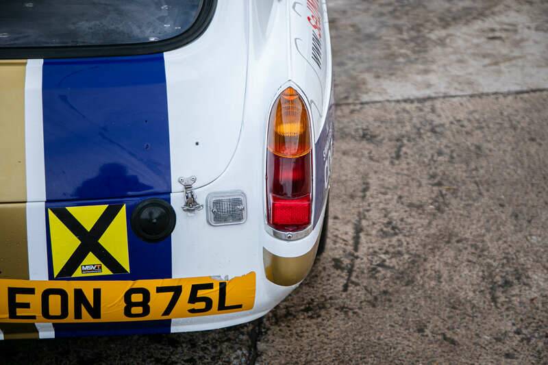 Image 31/42 of MG MGB GT (1972)