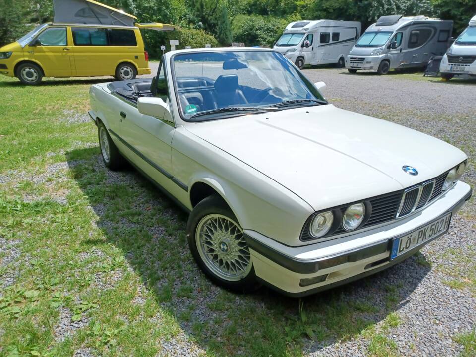 Image 50/55 of BMW 320i (1991)