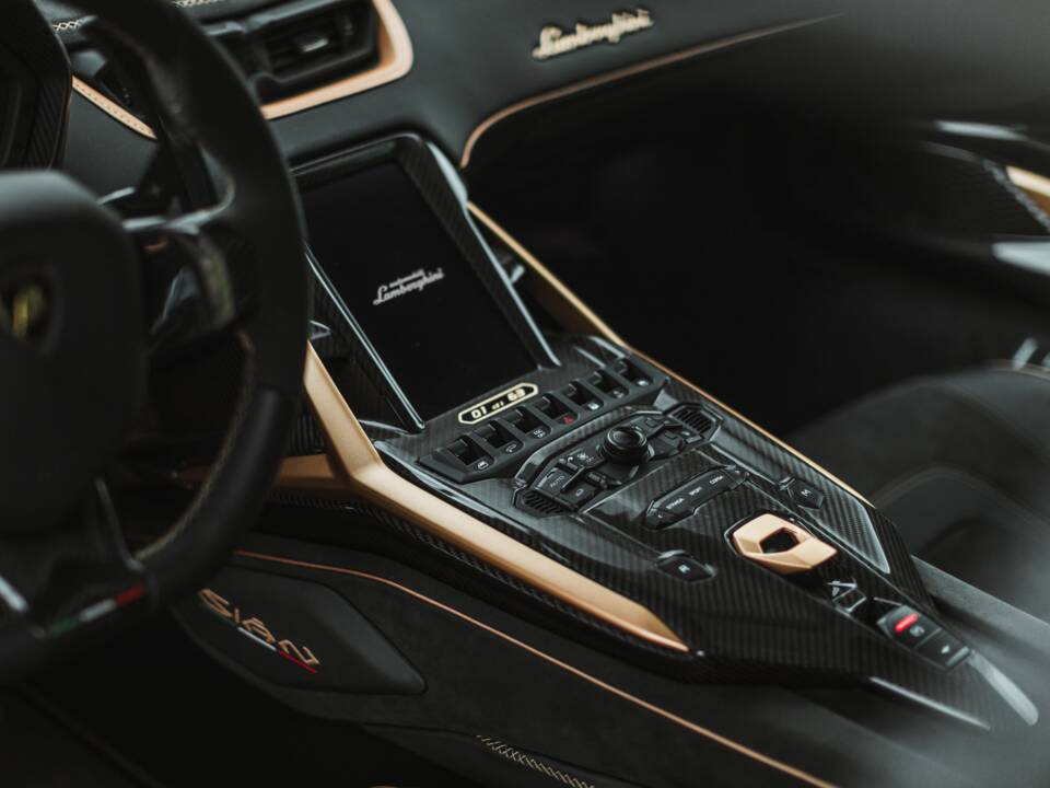 Image 22/68 of Lamborghini Sián FKP 37 (2021)