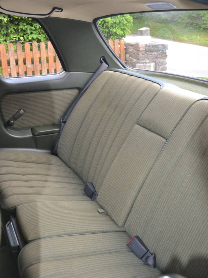 Bild 10/11 von Mercedes-Benz 230 CE (1983)