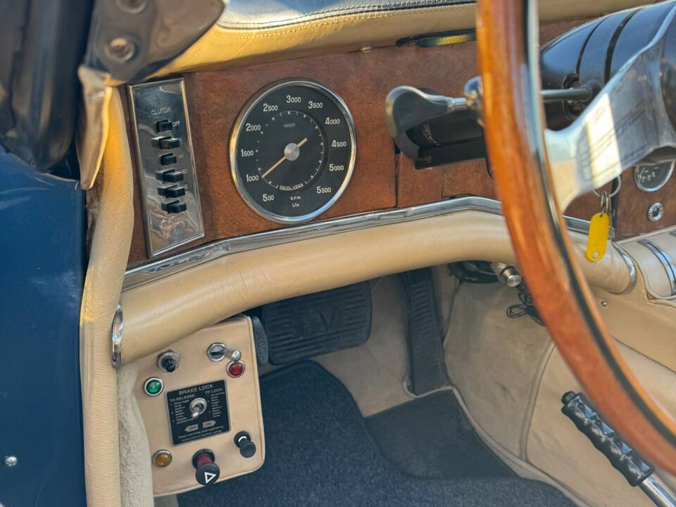 Image 5/6 of Facel Vega Facel II (1963)