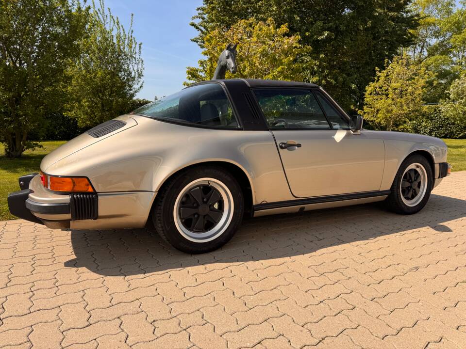 Image 18/88 of Porsche 911 Carrera 3.2 (1985)