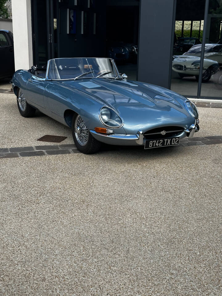 Image 3/13 of Jaguar Type E 4.2 (1966)