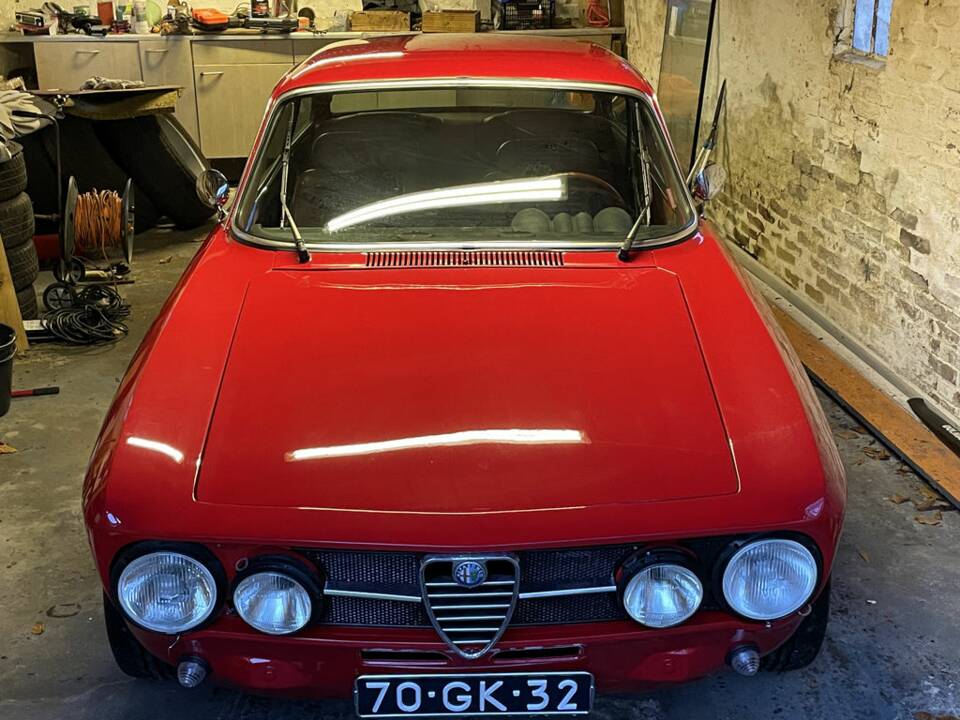 Immagine 6/8 di Alfa Romeo 2000 GT Veloce (1975)