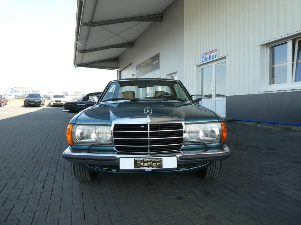 Image 2/20 de Mercedes-Benz 280 CE (1981)