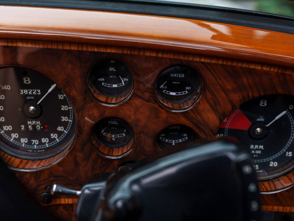 Image 25/33 of Bentley S1 DHC Park Ward (1956)