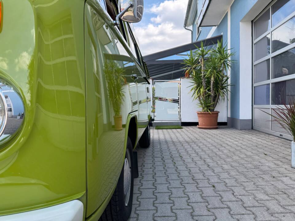 Image 16/100 of Volkswagen T2b Westfalia (1979)
