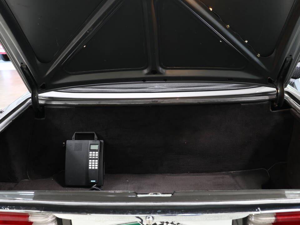 Image 22/37 of Mercedes-Benz 420 SL (1988)