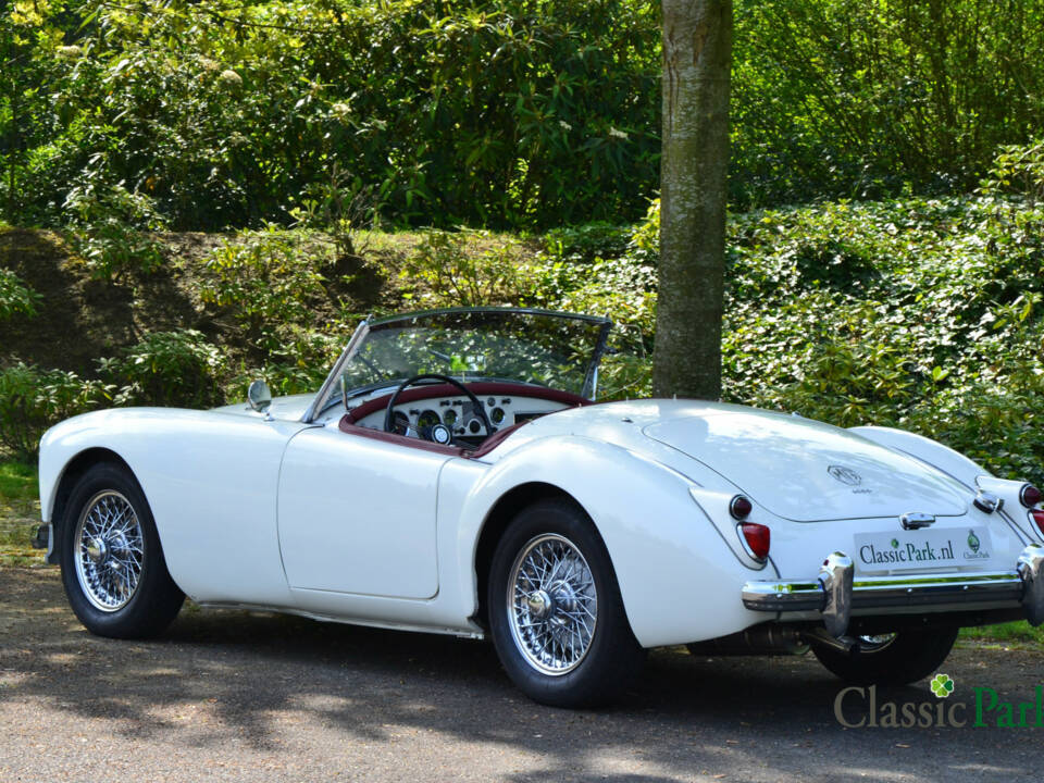 Image 3/50 de MG MGA 1600 (1960)