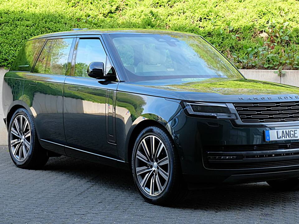 Image 7/61 of Land Rover Range Rover D350 (2025)
