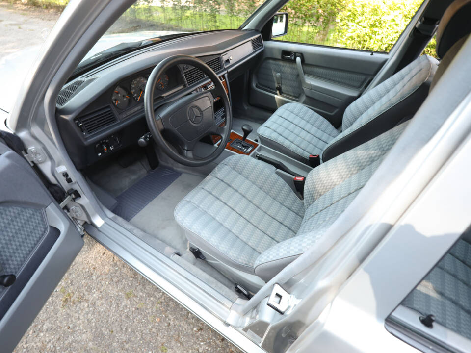 Immagine 9/100 di Mercedes-Benz 190 E 2.3 (1992)