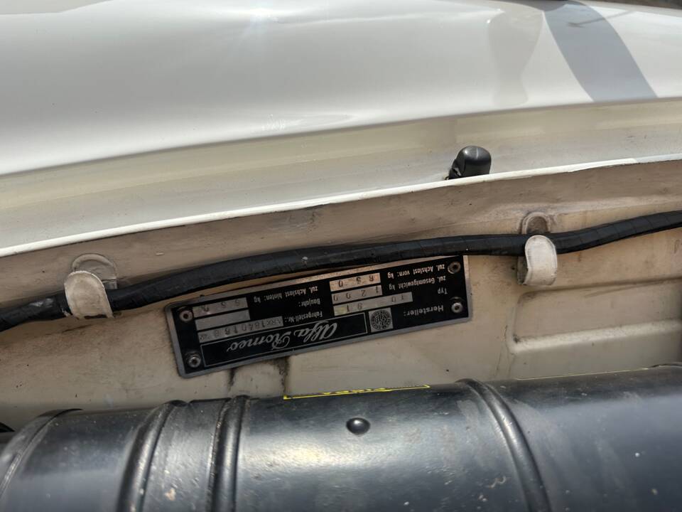 Image 56/63 of Alfa Romeo Spider 1300 Junior (1970)