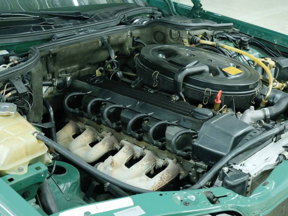 Bild 15/50 von Mercedes-Benz 260 SE (1990)