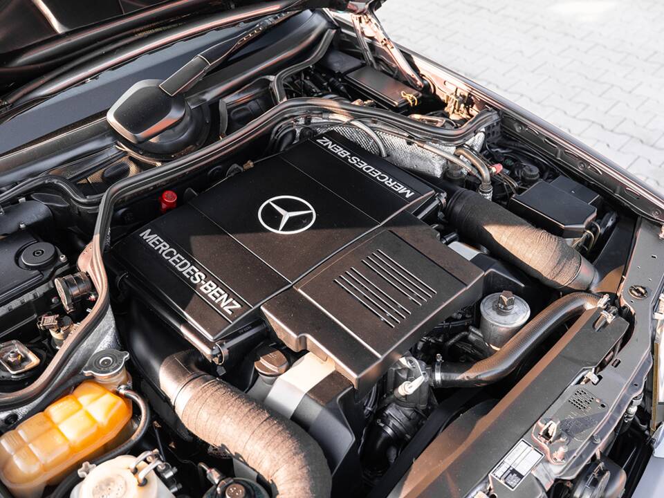 Bild 38/38 von Mercedes-Benz 500 E (1991)