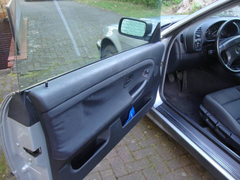 Afbeelding 14/39 van BMW 316i (1993)
