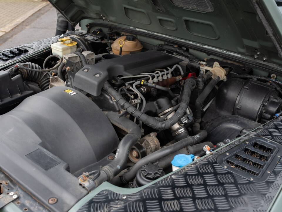 Image 20/50 de Land Rover Defender 110 Crew Cab SE (2010)