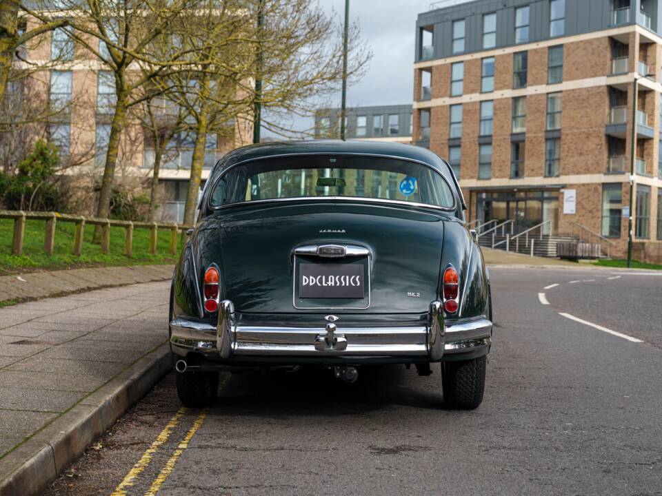 Image 6/31 of Jaguar 340 (1968)