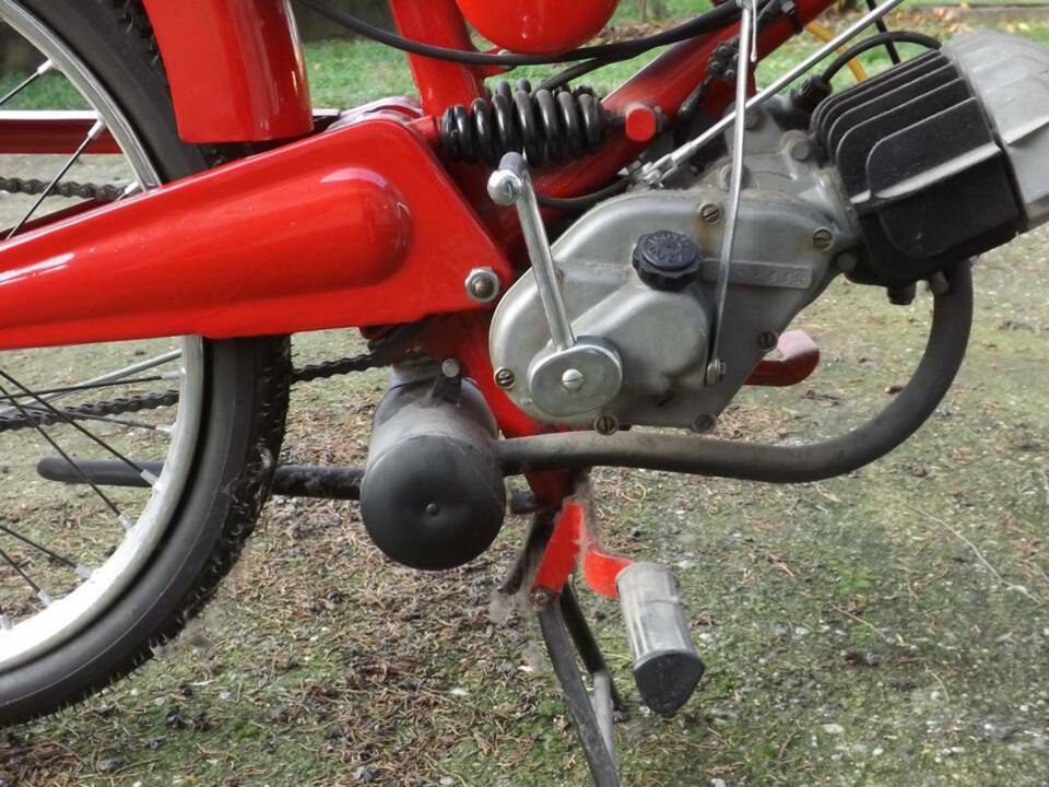 Immagine 24/41 di Moto Guzzi Motoleggera 65 (1952)