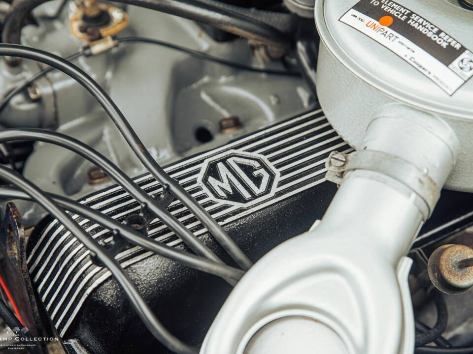 Image 24/40 of MG MGB GT V8 (1973)