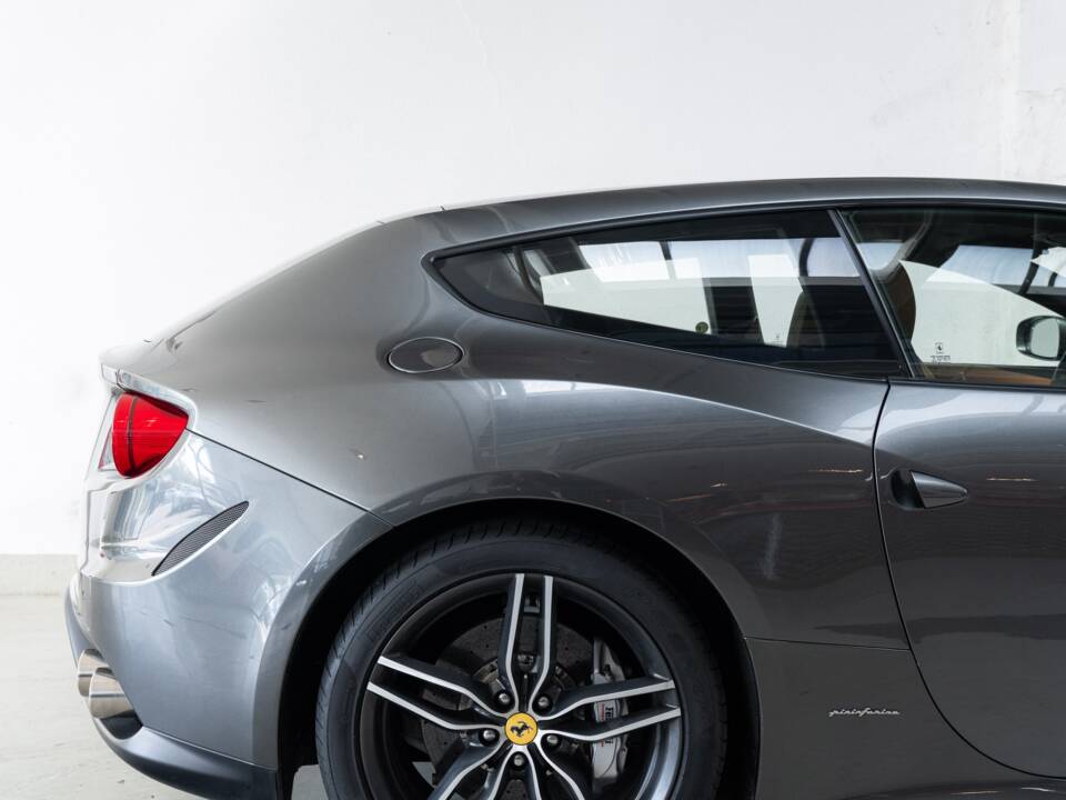 Image 43/47 of Ferrari FF (2015)