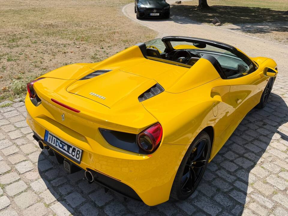 Image 4/18 of Ferrari 488 Spider (2018)