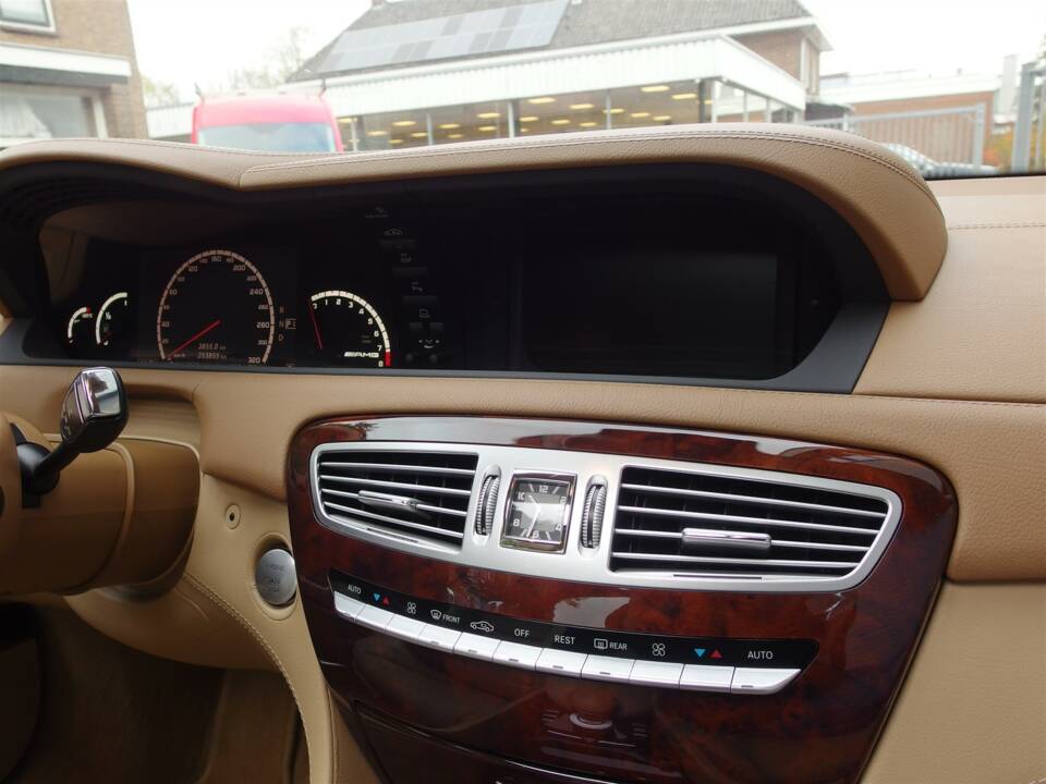 Bild 23/49 von Mercedes-Benz CL 63 AMG (2007)