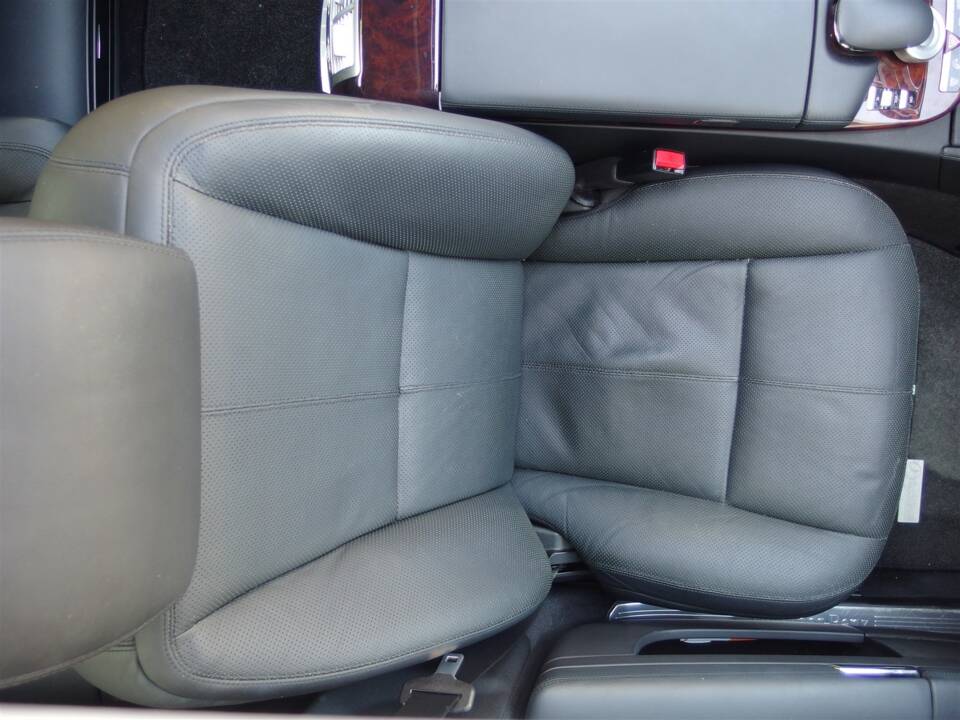 Image 47/98 of Mercedes-Benz S 500 L (2007)