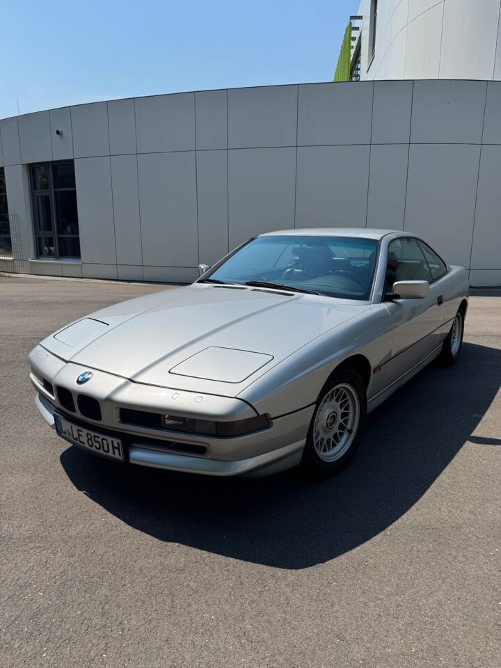 Image 8/11 of BMW 850i (1990)
