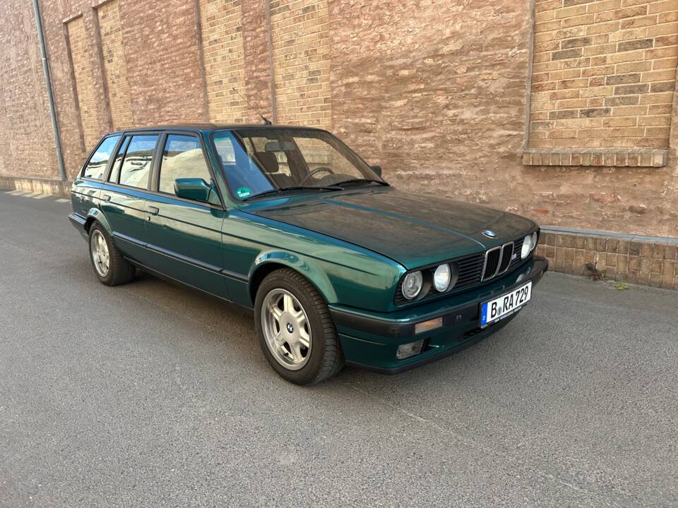 Image 1/23 of BMW 325i Touring (1993)