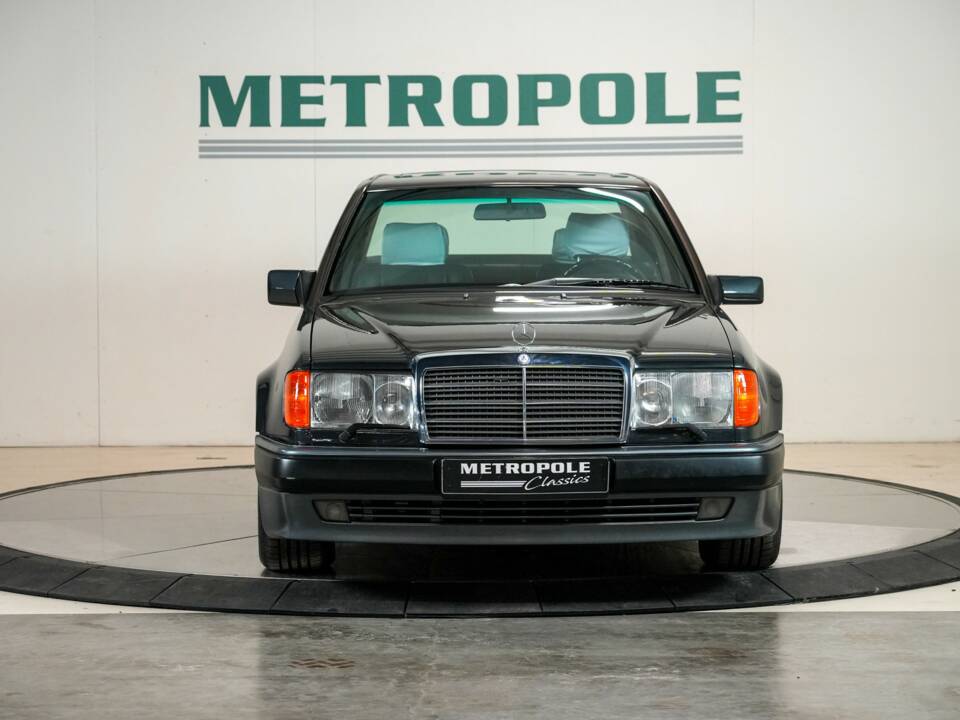 Image 14/32 of Mercedes-Benz 500 E (1992)