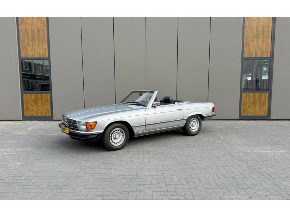 Image 2/18 de Mercedes-Benz 380 SL (1982)