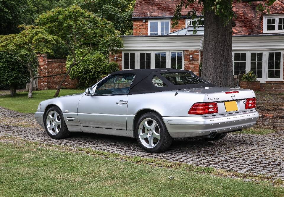 Image 29/37 of Mercedes-Benz SL 320 (2000)