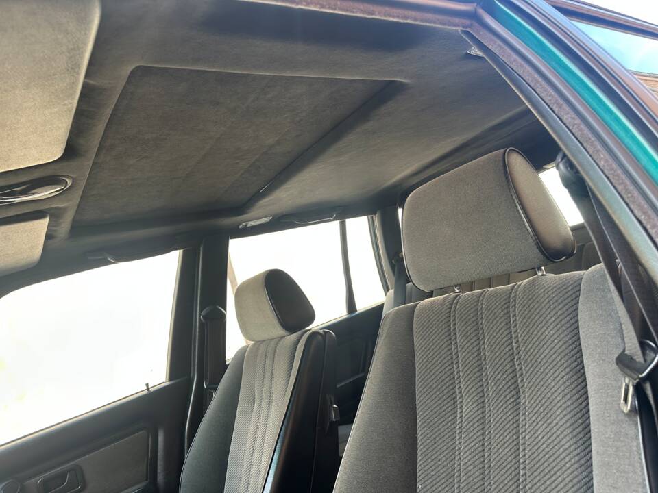 Image 15/23 of BMW 325i Touring (1993)