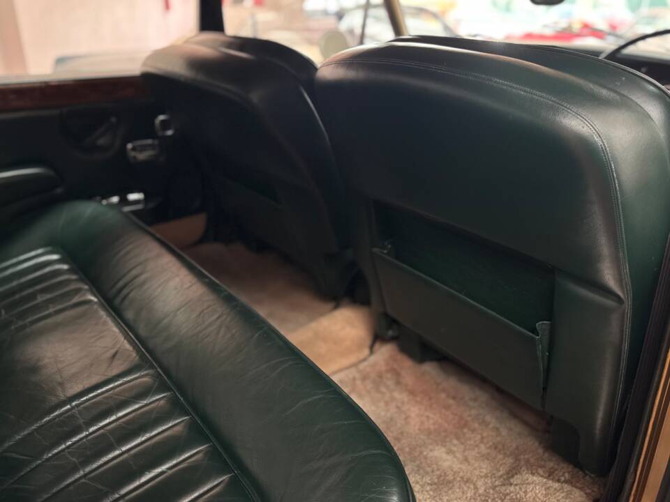 Image 18/23 of Rolls-Royce Silver Shadow I (1975)