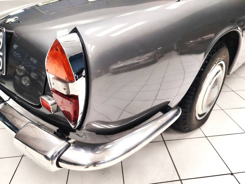 Afbeelding 13/55 van Lancia Flaminia GT 2.5 3C Touring (1963)