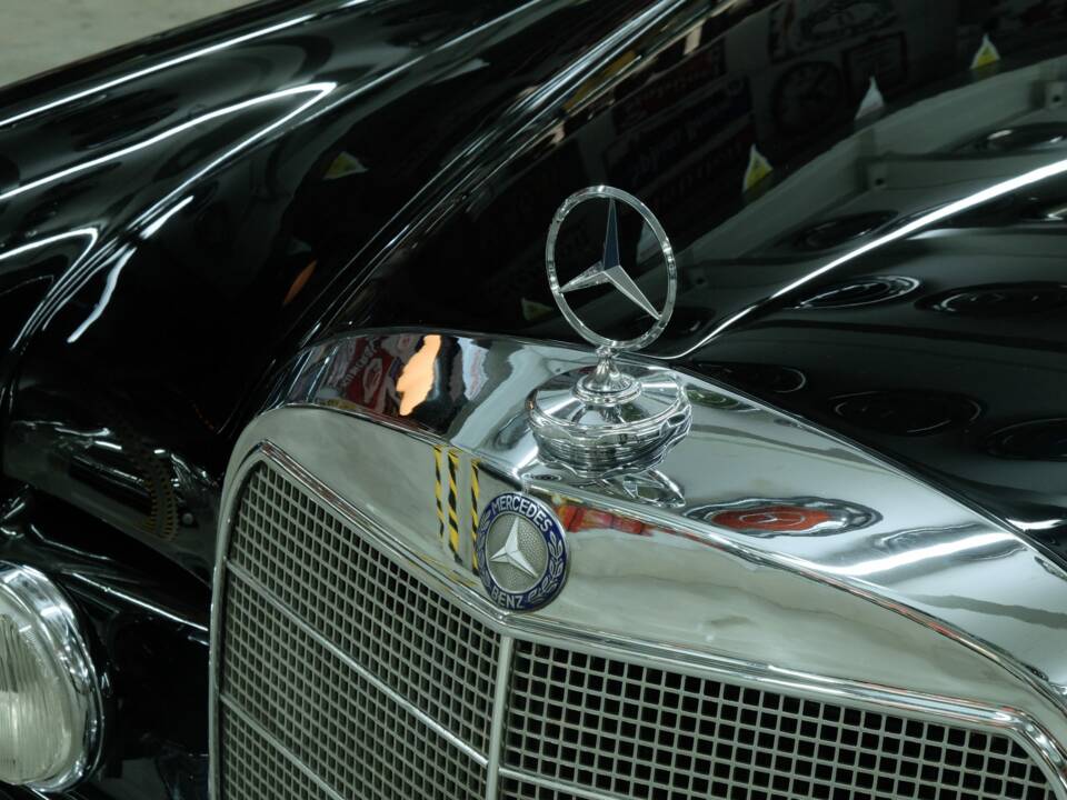 Image 22/50 of Mercedes-Benz 220 SE b (1963)