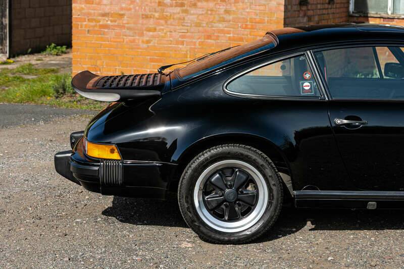 Immagine 28/41 di Porsche 911 Carrera 3.2 (1988)