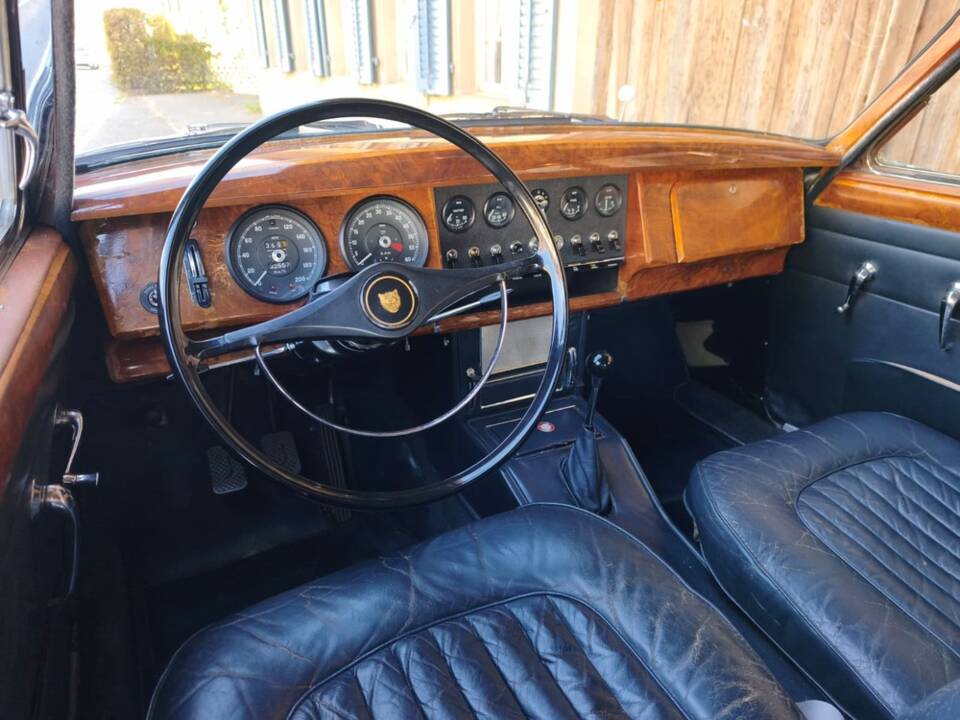 Image 11/27 of Jaguar Mk II 2.4 (1967)