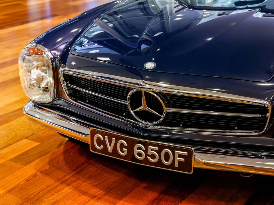 Image 14/31 de Mercedes-Benz 280 SL (1968)