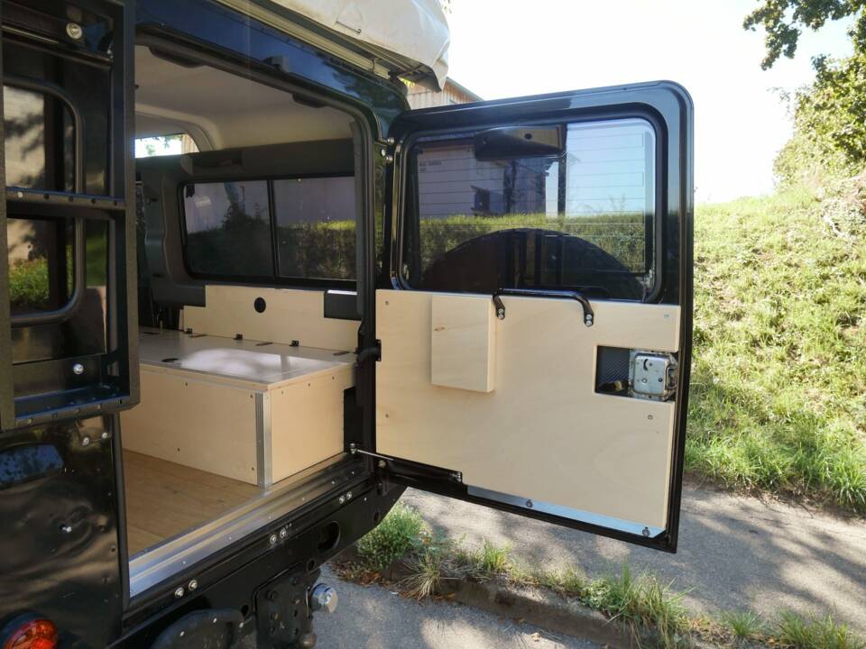 Image 30/50 of Land Rover Defender 110 (1900)
