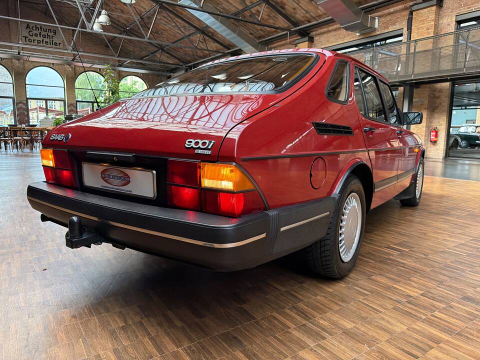 Image 11/42 of Saab 900 2.0i 16V (1991)