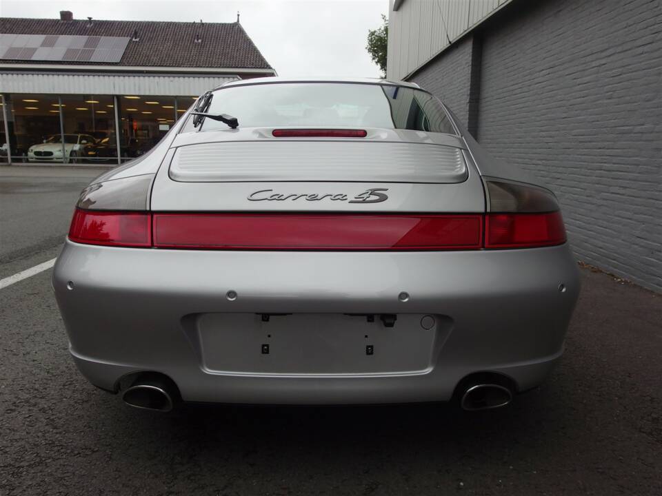 Bild 8/100 von Porsche 911 Carrera 4S (2002)