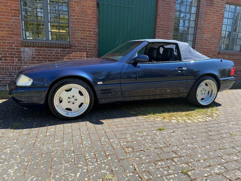 Afbeelding 2/36 van Mercedes-Benz SL 320 (2000)