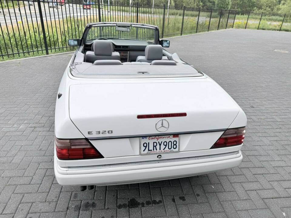 Imagen 10/41 de Mercedes-Benz E 320 (1995)