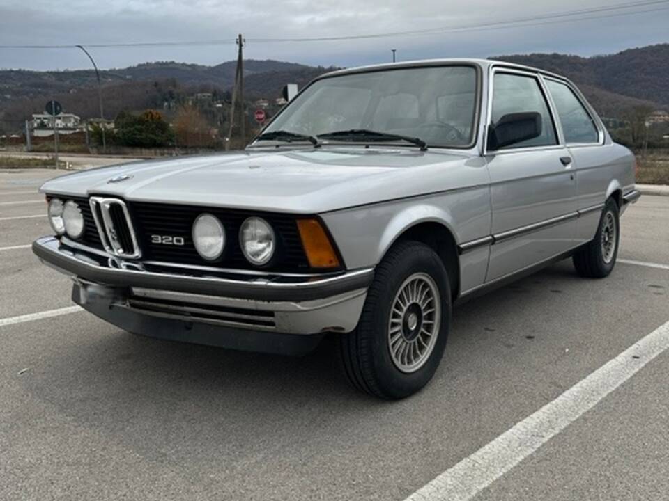 Image 2/9 of BMW 320 (1981)
